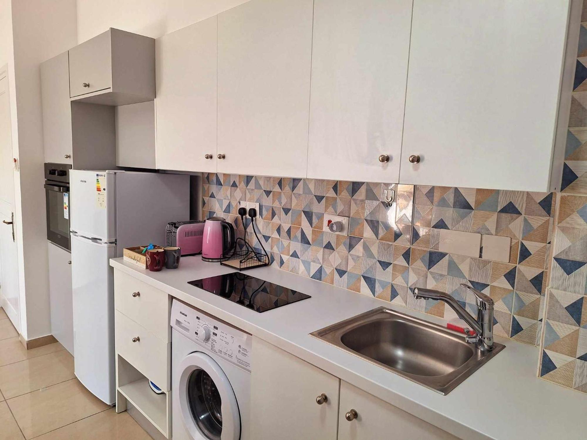 Stylish Apt Kato Paphos Close To Beach & Vibrant Harbor Life Exterior photo